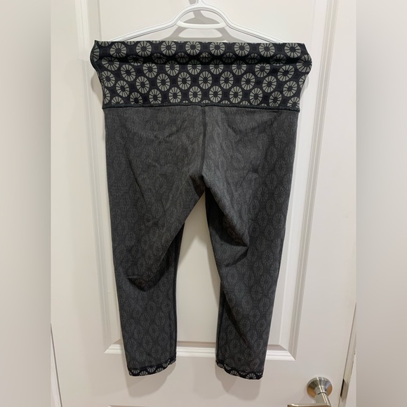 Lululemon Wunder Under crop II- Roll down- Circle Geo Slate. - Picture 5 of 7
